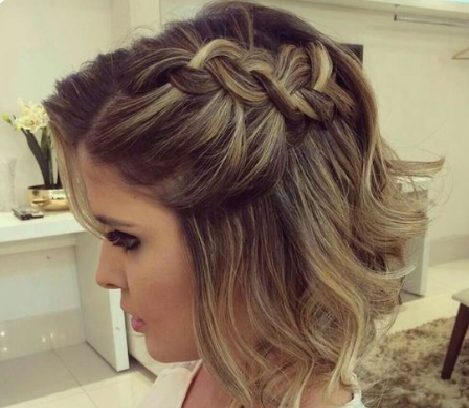 Peinados de invitadas a una boda con trenzas - Raul de Andreas peluquer&iacute;a Bilbao